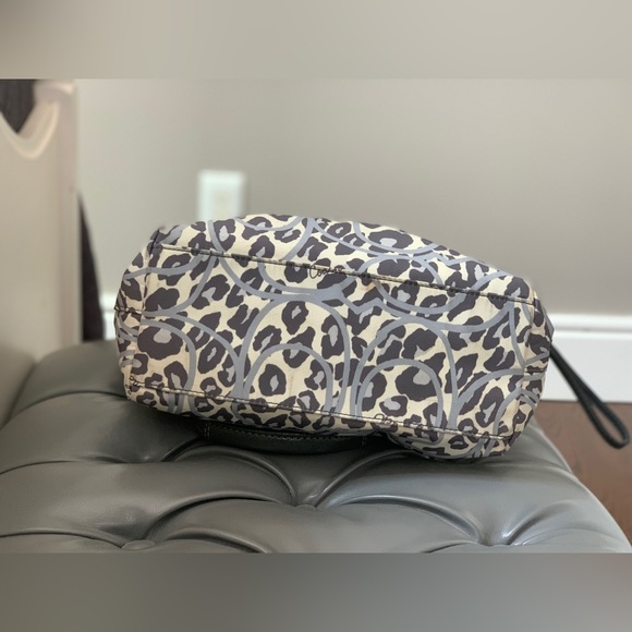 Coach purse - Picture 3 of 8